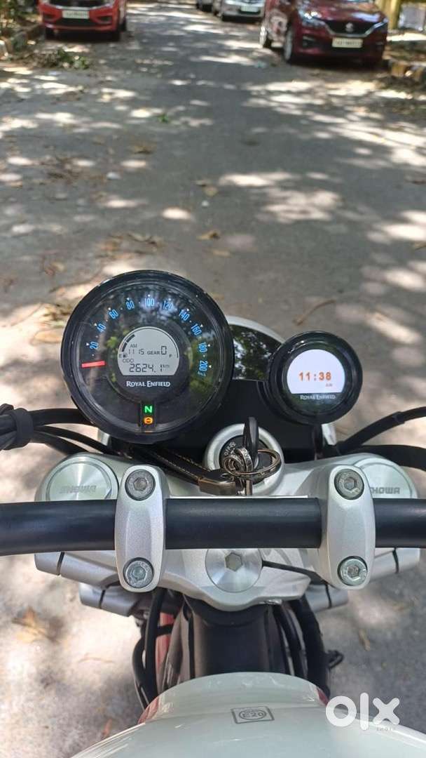 Royal Enfield Super Meteor 650 — photo 1 of 3